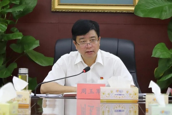 周玉军主持召开区委常委会