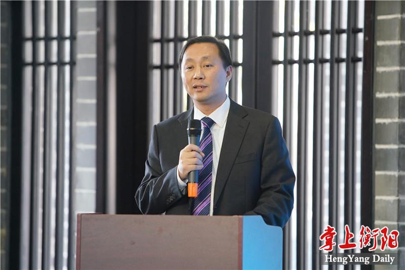 市行政审批服务局局长 戴新贤 ▲大数据运营中心筹备组负责人 尹朝晖