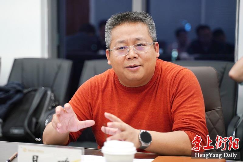 朱健会见盘古智库理事长易鹏一行