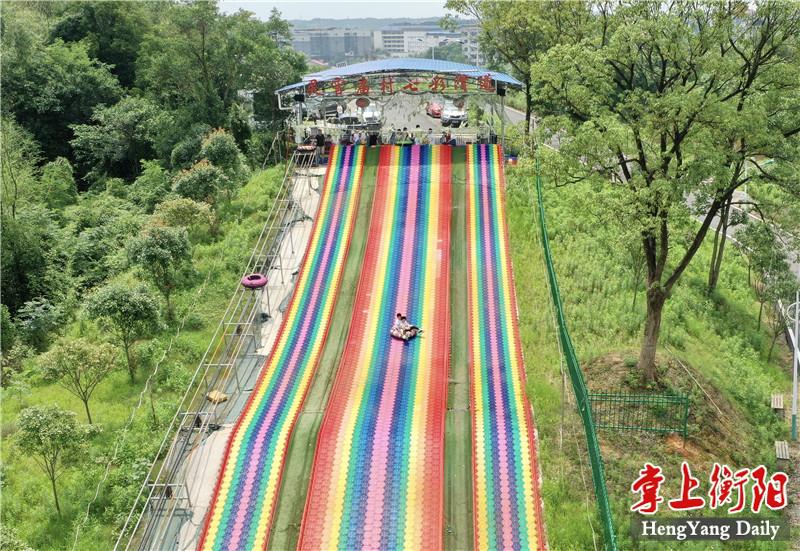 亲子同乐,绽放童心!石鼓区灵官庙村里,他们这样庆"六一"