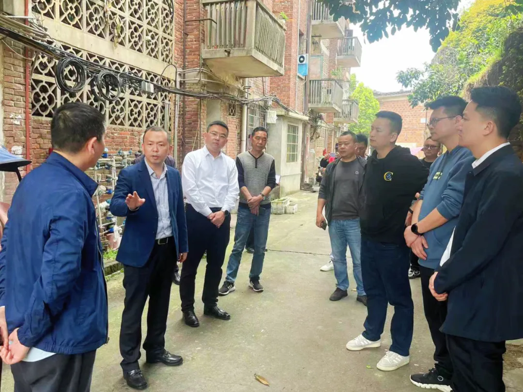 魏春生督导危旧房排查整治工作