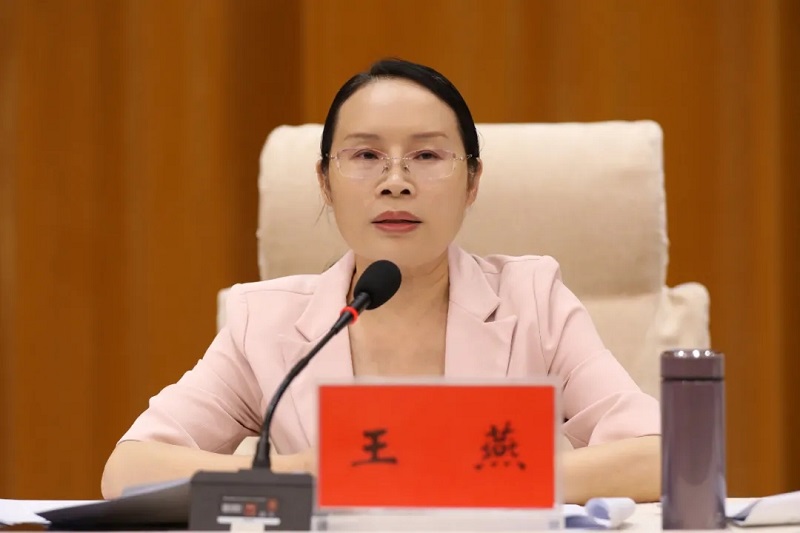 区委警示教育会召开 王燕主持并作讲话